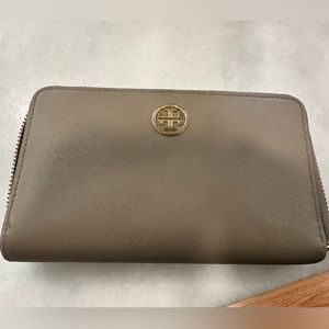 Tory Burch Robinson Zip Wallet
